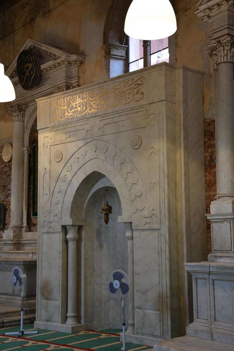 Chiesa trasformata in moschea: ecco le immagini dall'interno 2