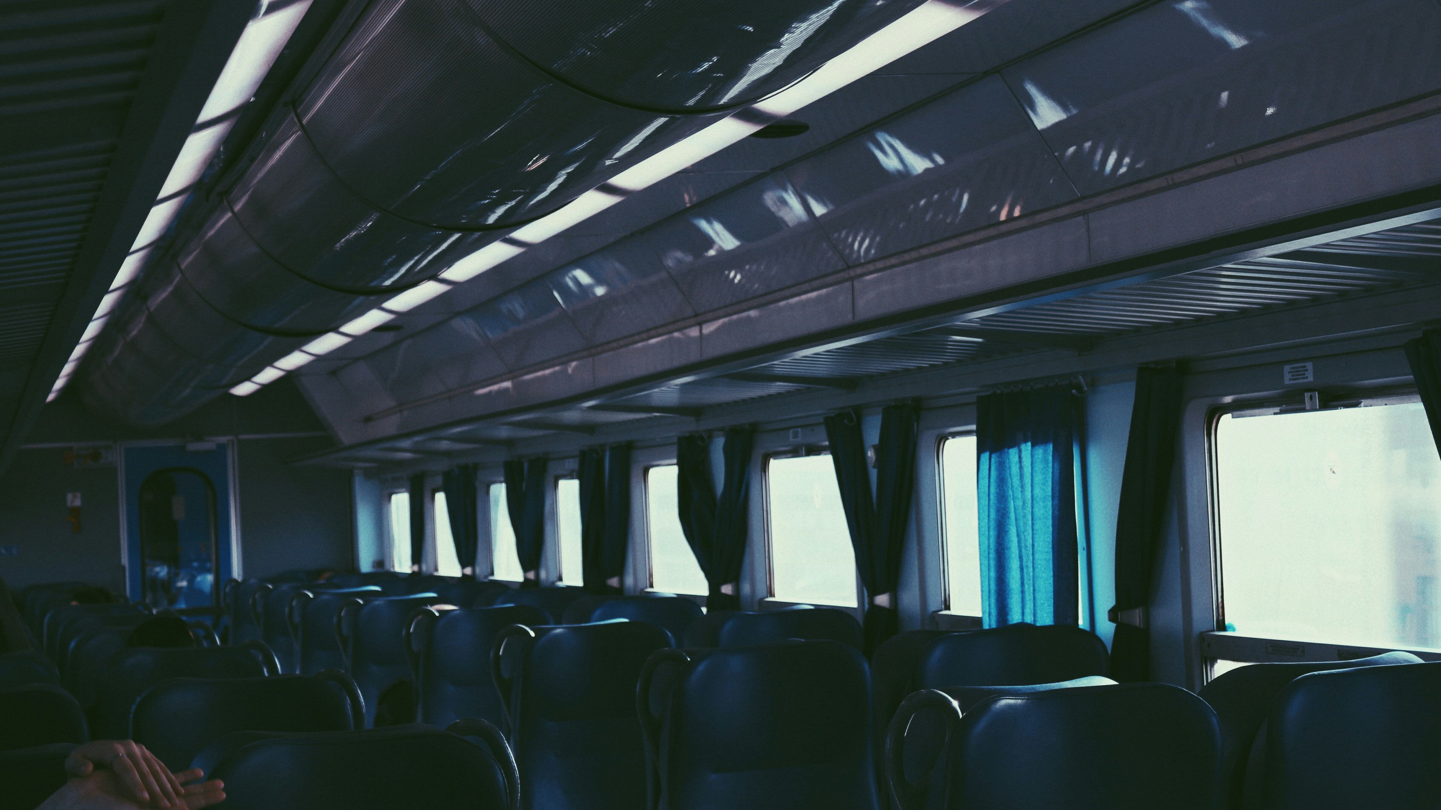 Furti in treno, quali sono le tecniche dei ladri: così eviti di essere derubato