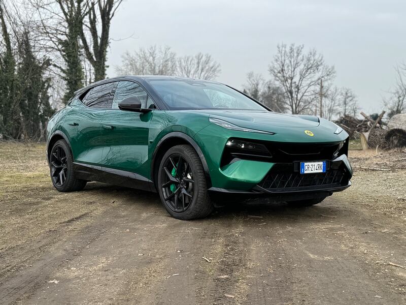 Lotus Eletre: guarda la gallery del nuovo suv elettrico anglo-cinese da 612 CV 1