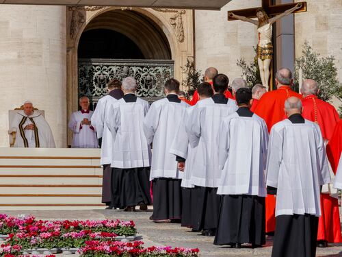 Italiani, giovani e diplomatici: ecco come Francesco "si prende" la Chiesa di domani