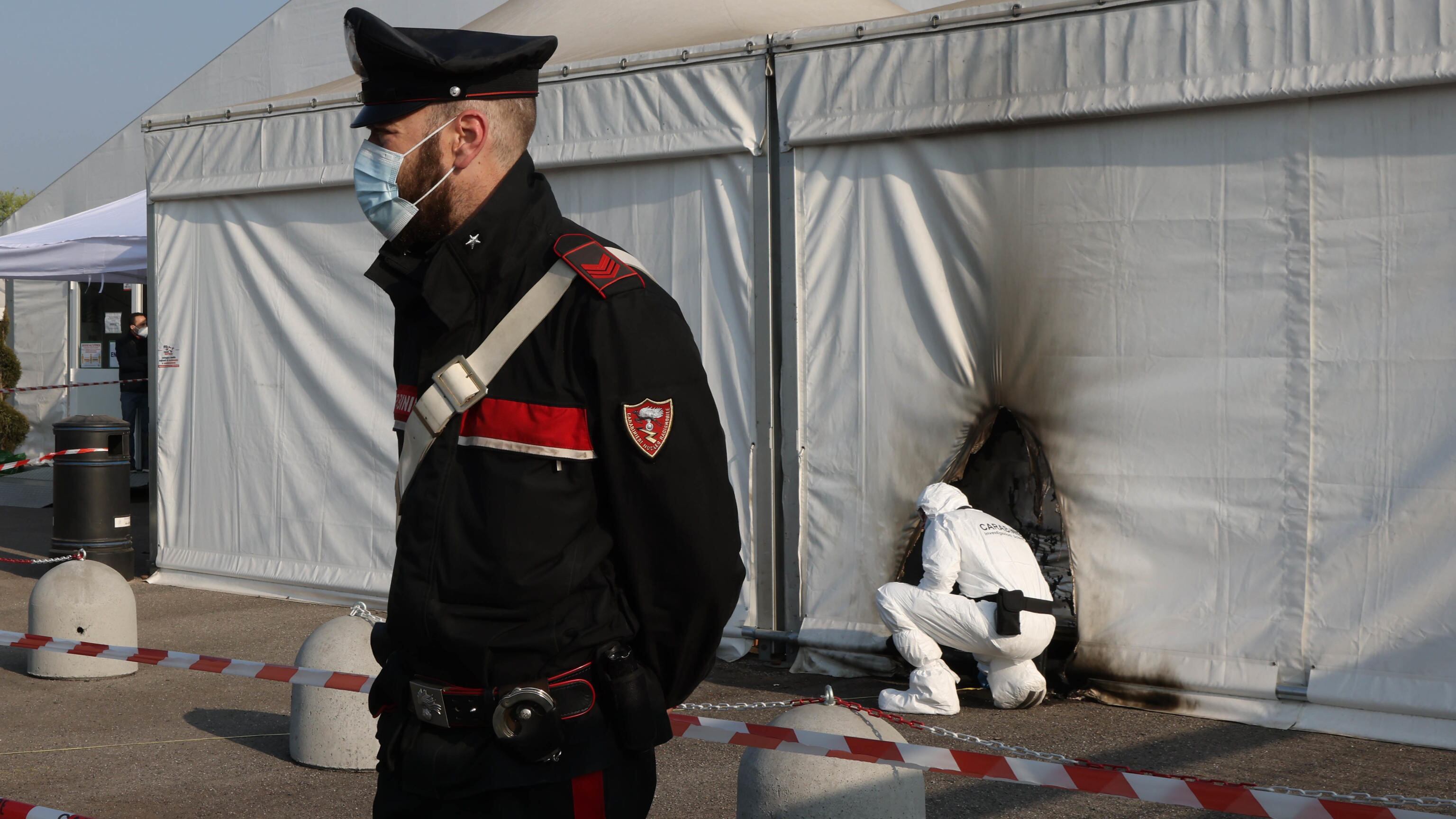 Molotov contro hub di Brescia, condannati due No Vax