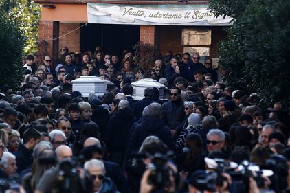 I funerali di Camilla e Gaia 3
