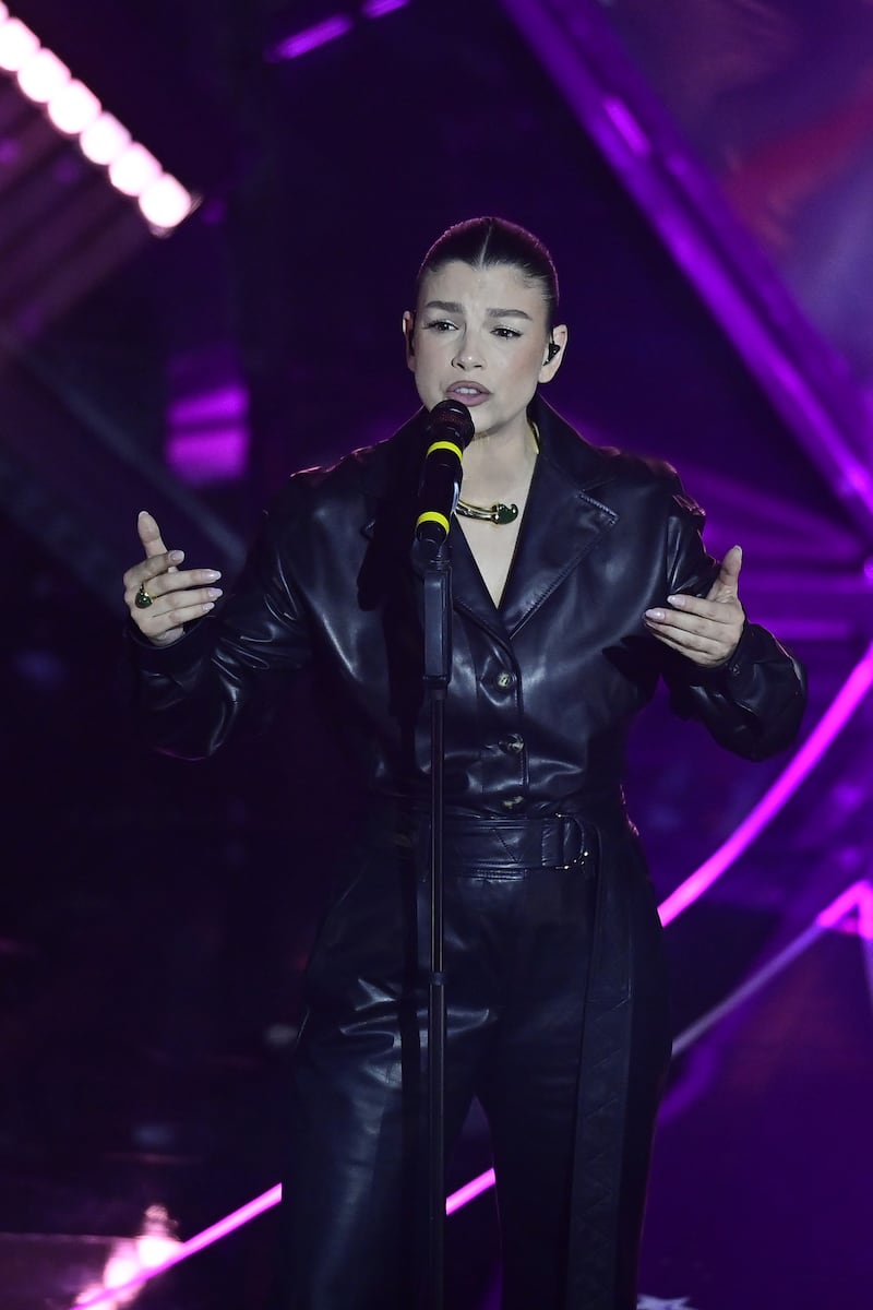 Sanremo 2024: ecco il look della finalissima del Festival di Emma 4