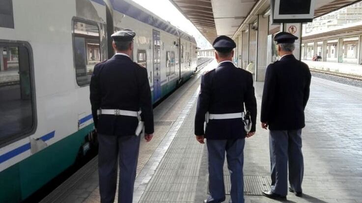 Napoli Centrale, sequestrati 1500 occhiali contraffatti
