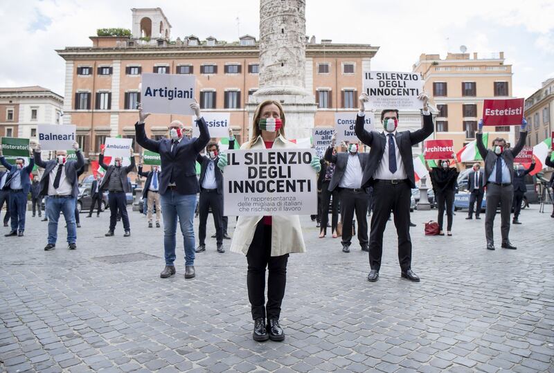 Flash mob della Meloni davanti Palazzo Chigi: "Vogliamo dare una mano" 2
