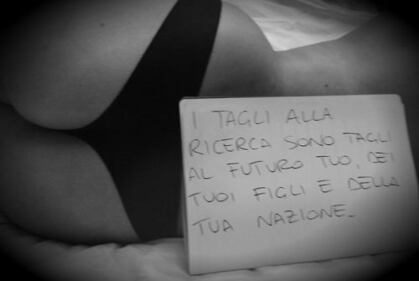 "Tette per la scienza": foto sexy contro le bufale  1