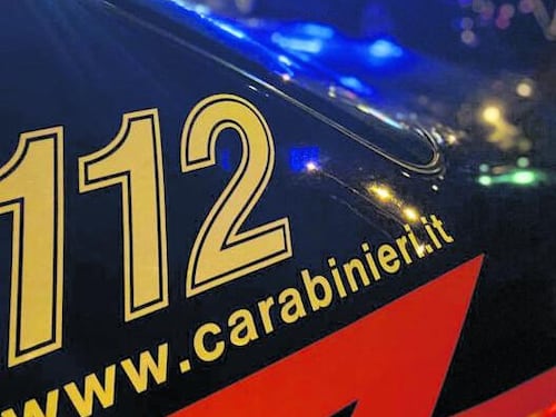 Lega al letto il padre malato e lo soffoca: donna in cella