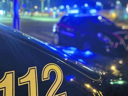 Strappa poster davanti al liceo. Picchiato uno studente: è grave