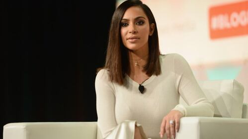 Kim Kardashian torna sui social con un seno esplosivo 25