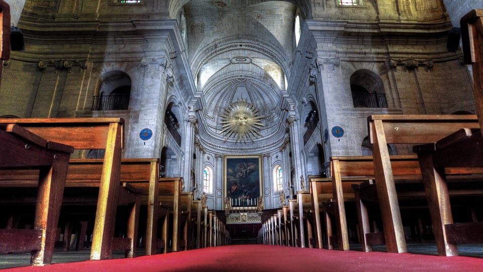 Ora vietano Mozart in Chiesa, ma fanno cantare un trans