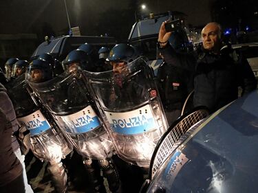 Milano, tensioni al convegno sulle foibe 15