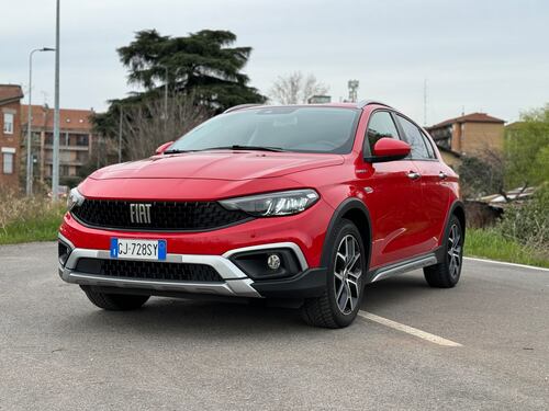 Fiat Tipo Hybrid Cross: guarda la gallery della berlina ibrida italiana
