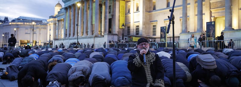 La corsa ai voti dei musulmani: il derby (suicida) della sinistra inglese