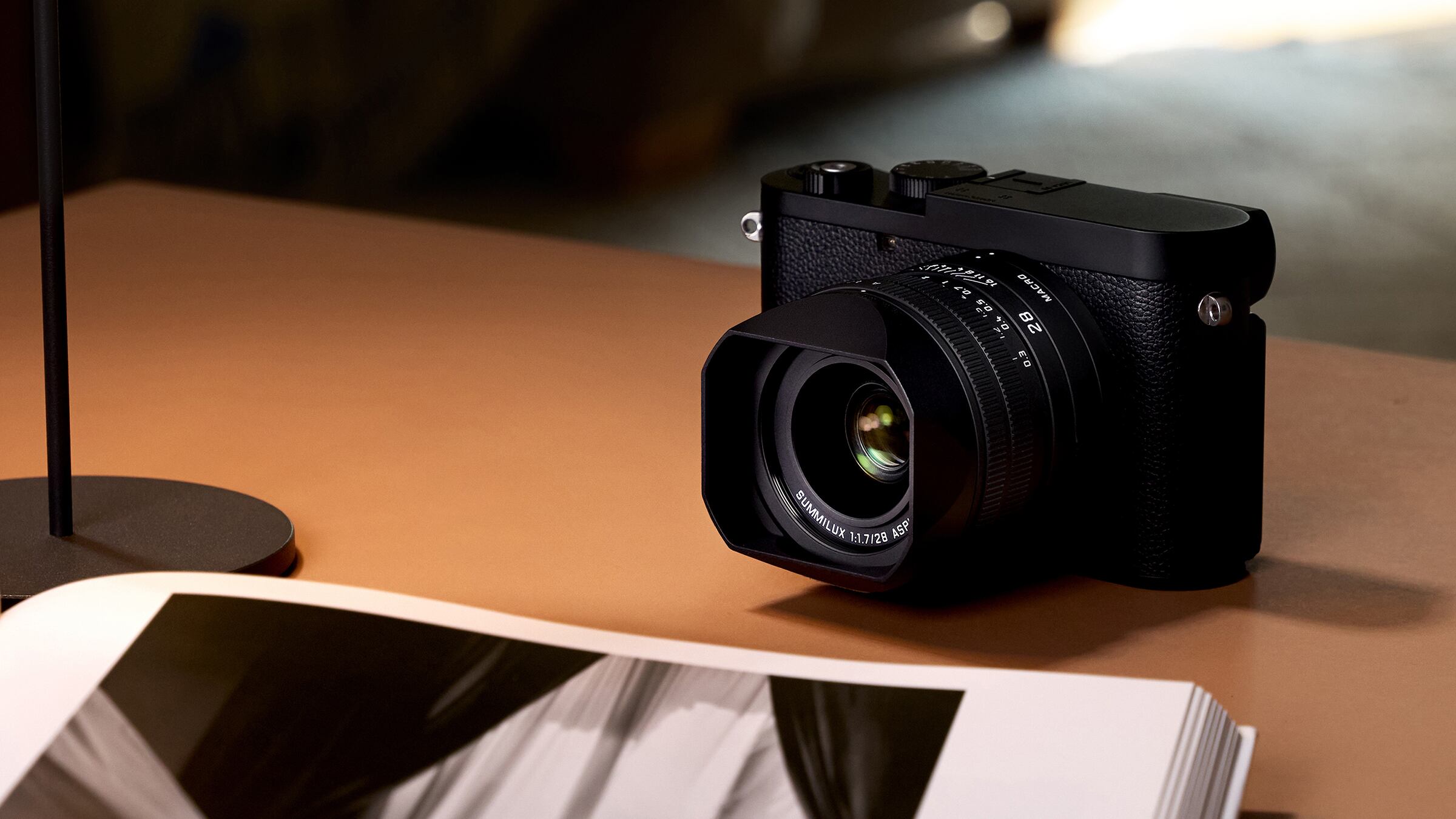 Leica Q3 Monochrom, mirrorless e colorless: quel “senza” che piace ai puristi dello scatto