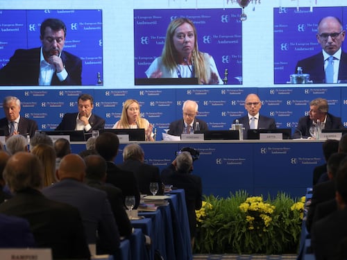 Sanzioni alla Russia, Pnrr, tasse: è scontro tra i big a Cernobbio