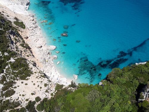 Sardegna, da lunedì sull'isola solo con test negativo al Covid