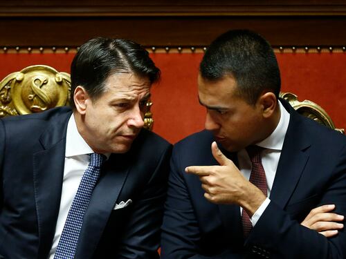 "Più tasse", "No, abbassiamole": Conte e Di Maio ai ferri corti