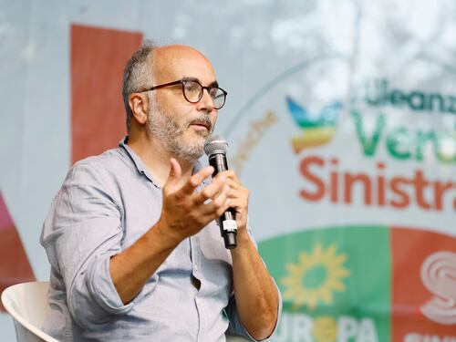 Definì Valditara "bersaglio debole da colpire". Raimo sospeso per tre mesi dalla scuola