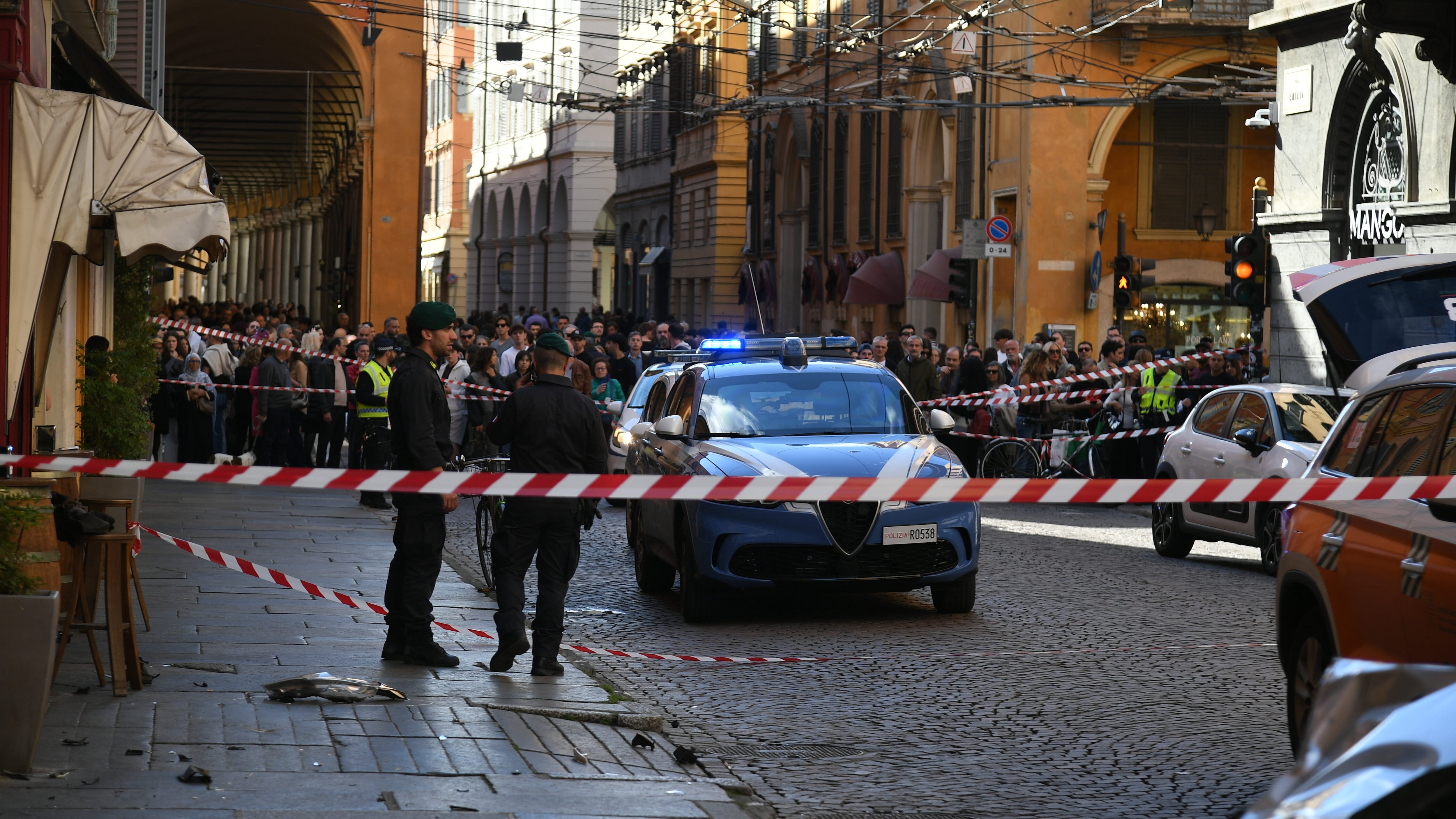 Strage di Modena. Morta la donna travolta da Koudri. Nessuno in piazza