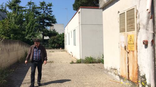 Scuole belle?  Così sono ridotte a Napoli 14