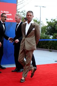 Lapo Elkann in ballerine a Venezia 1