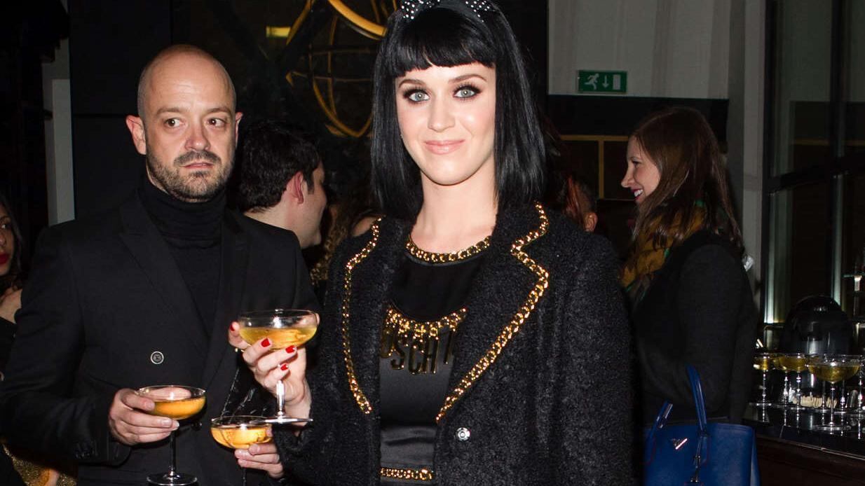 La popstar Katy Perry riscalda il dopo sfilate Libro chic per Valentino