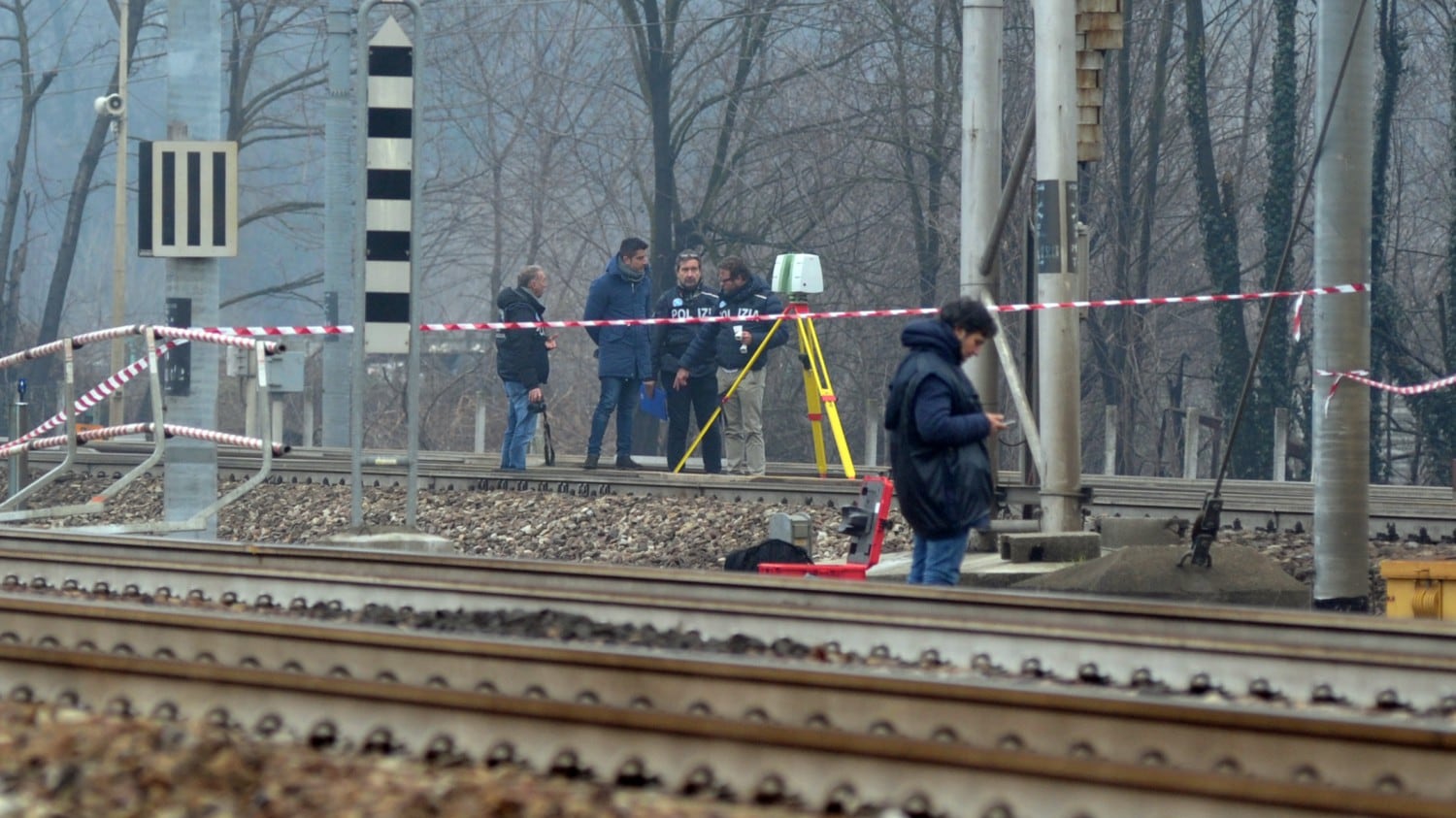 "I binari rattoppati col legno". E il treno è stato sbalzato via