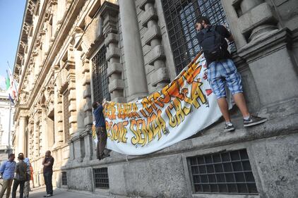 Milano, antagonisti in Comune contro chiusura cinema Maestoso