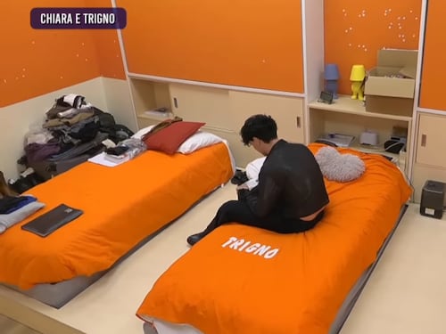 "Mi ha fatto sentire giusta". E l’alunno scoppia in lacrime ad Amici per l’addio