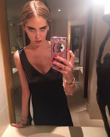 Chiara Ferragni hot, la gonna è inguinale 23