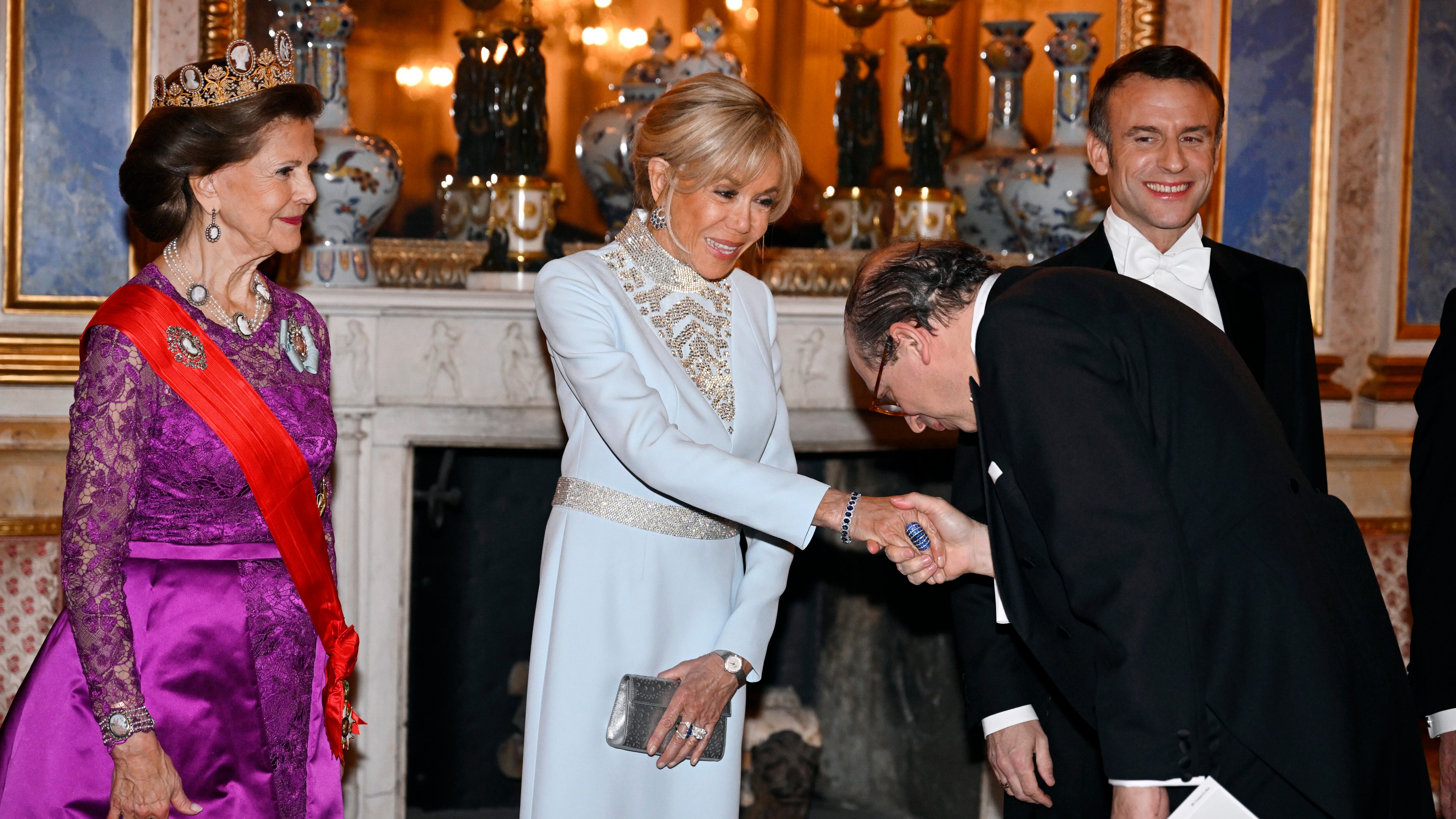 “Brigitte Macron è un uomo”: cosa rivela la strana bufala della giornalista trumpiana
