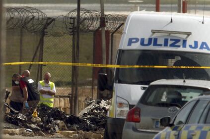 Malta, aereo di sorveglianza doganale francese si schianta nell'aeroporto La Valletta 4