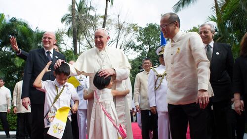 La messa "bagnata" del Papa a Tacloban 12