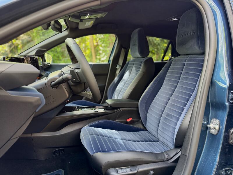 Lancia Ypsilon MHEV: guarda la gallery della nuova citycar premium italiana 19