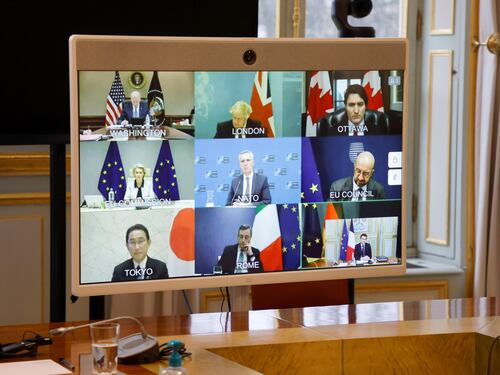 "Fuori dalla storia", "Non avevamo scelta". Alta tensione G7-Putin
