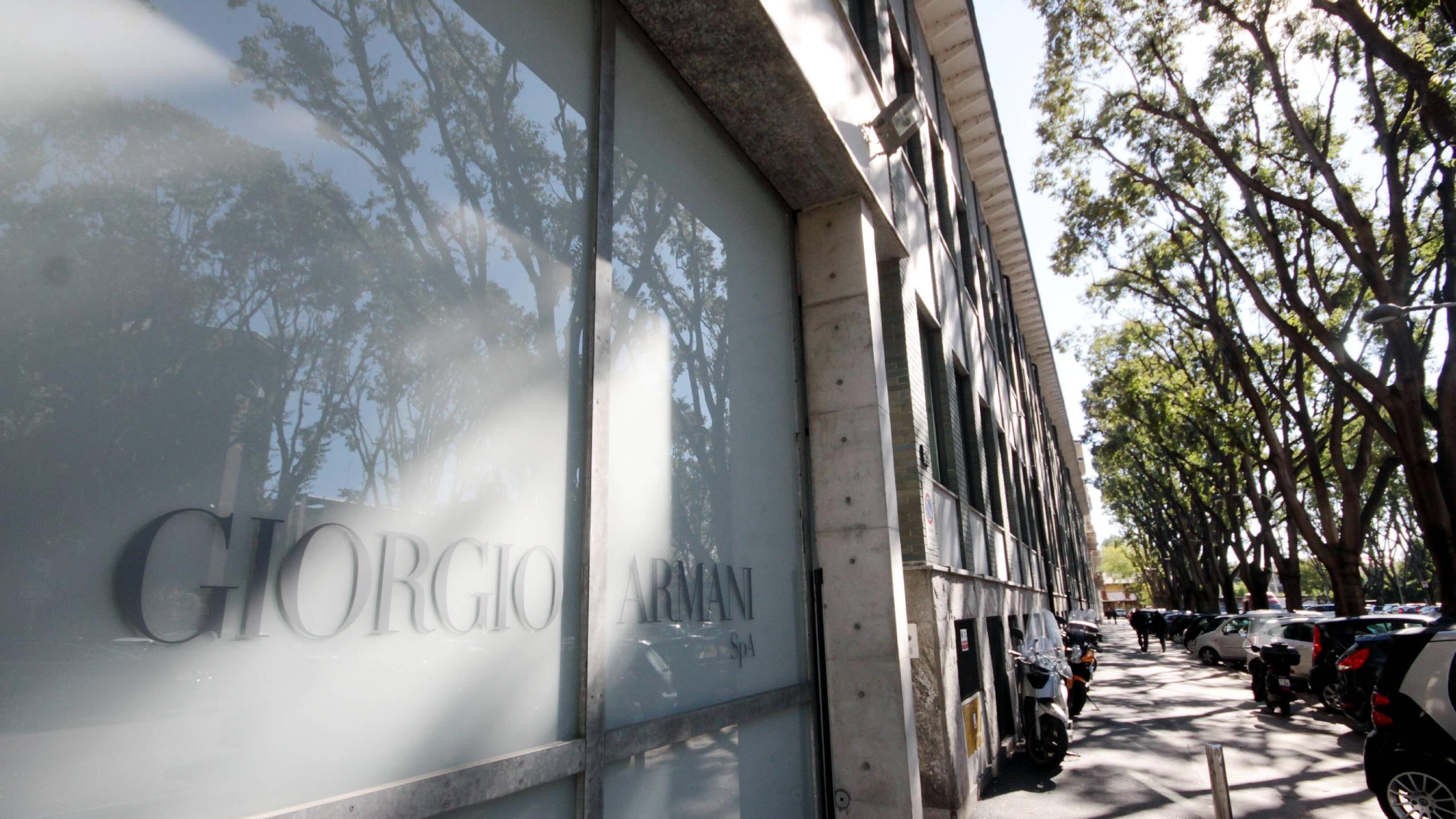 Dipendente-spia da Armani Rubava gli abiti «top secret»