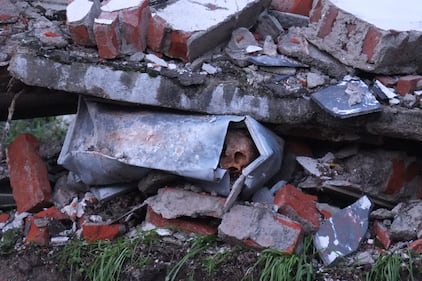 Genova, crolla un cimitero: i feretri dispersi nel fiume 5