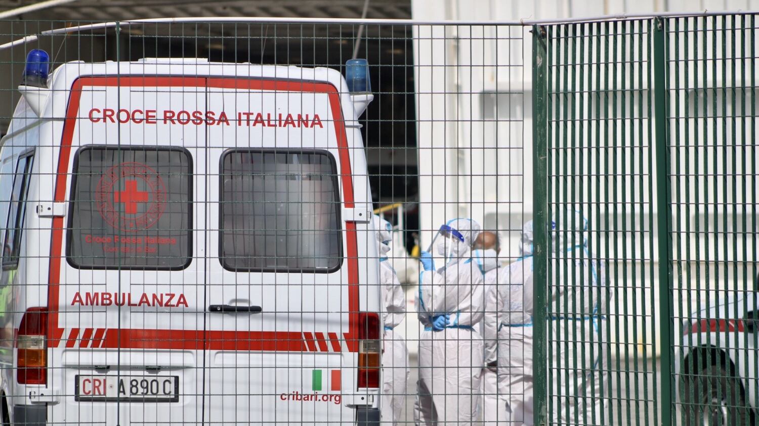 Arriva la stretta d'autunno: le attività "non primarie" nel mirino del dpcm