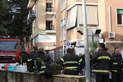 Roma, evacuati i pazienti dell'ospedale Villa San Pietro per un incendio 2