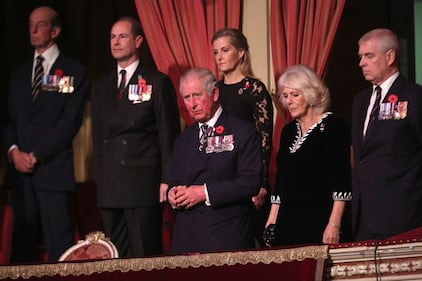 Camilla Parker Bowles, la duchessa di Cornovaglia in foto 10