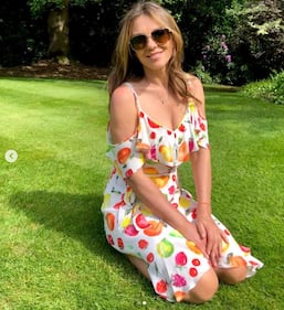 Elizabeth Hurley hot in bikini 10