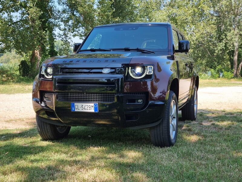 Land Rover Defender 130: guarda la gallery 3