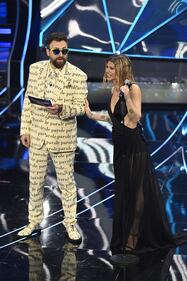 Sanremo 2024: ecco il look della terza serata del Festival di Dargen D'Amico 3