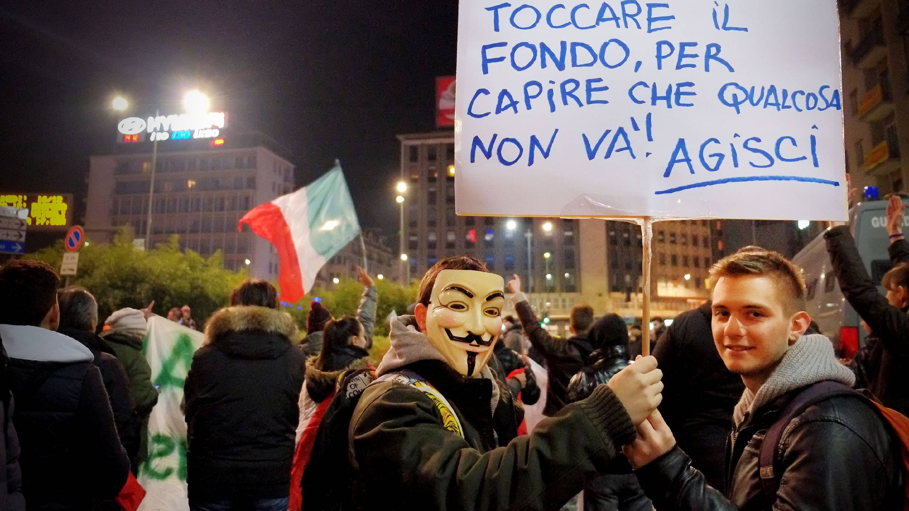 "Noi facciamo la fame e i politici pensano alla legge elettorale"