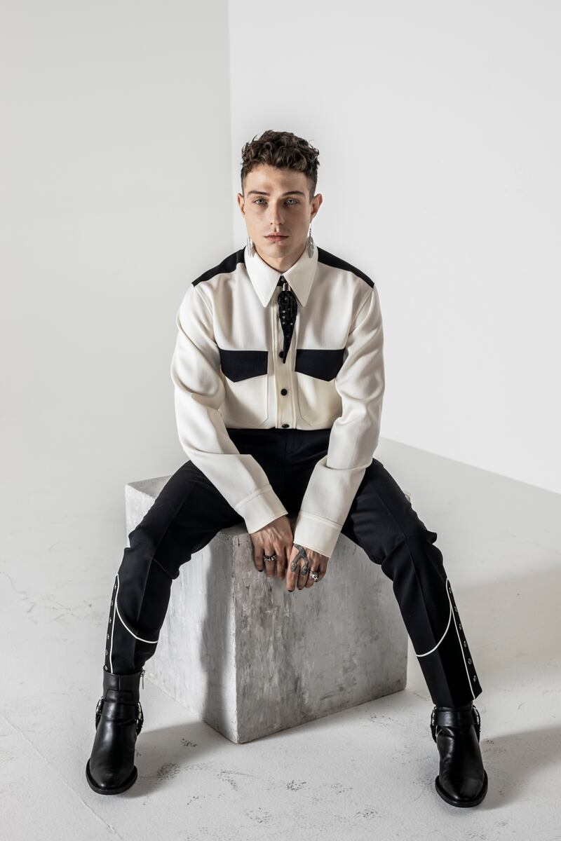 Irama, cantautore di successo da Amici a Sanremo  7