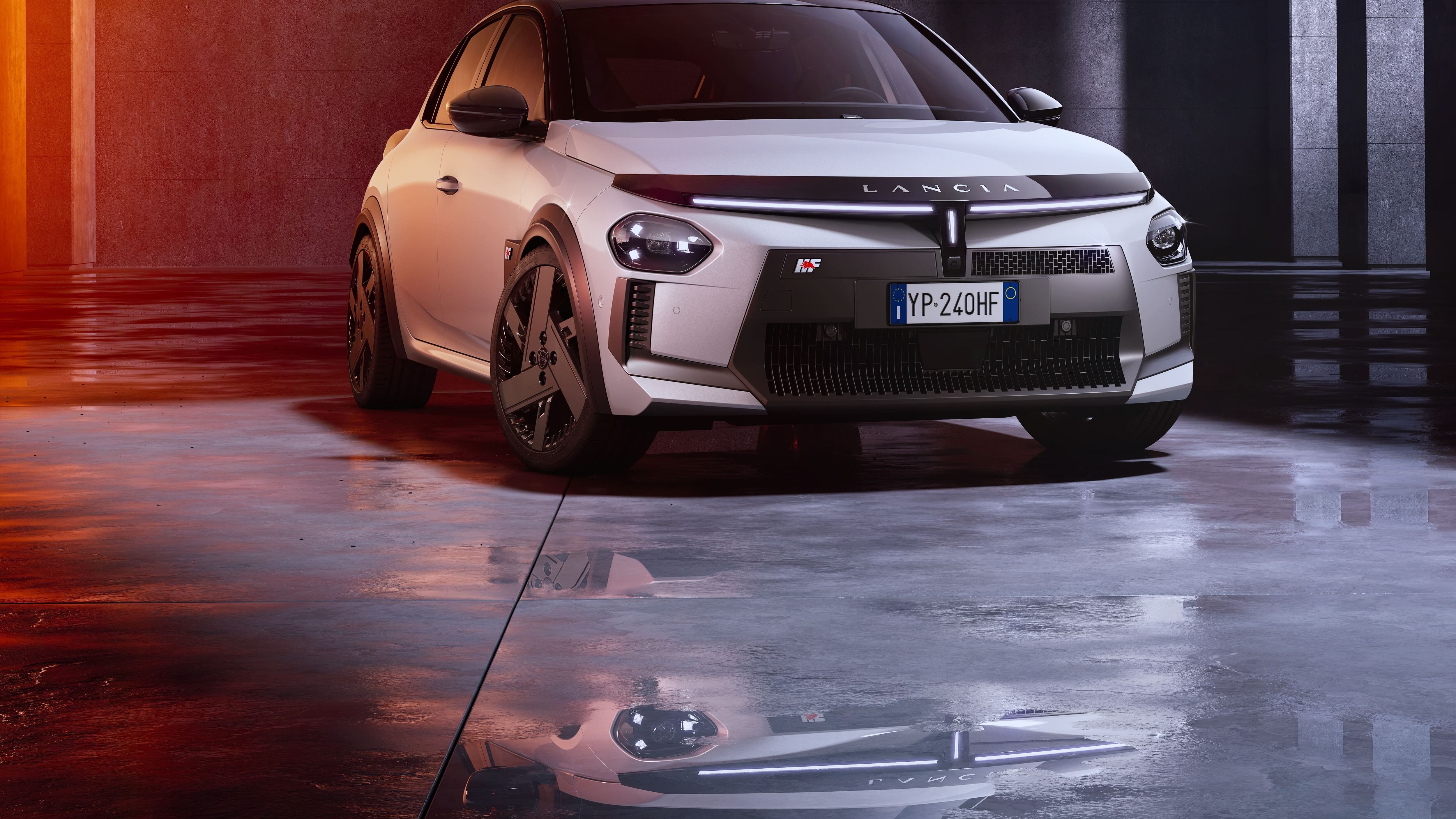 La sorpresa Lancia Ypsilon HF, versione ad alte prestazioni della prima vettura 100% elettrica