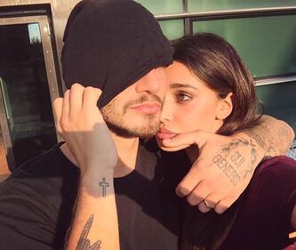 Stefano De Martino cede al ritocchino: si è rifatto le orecchie 1