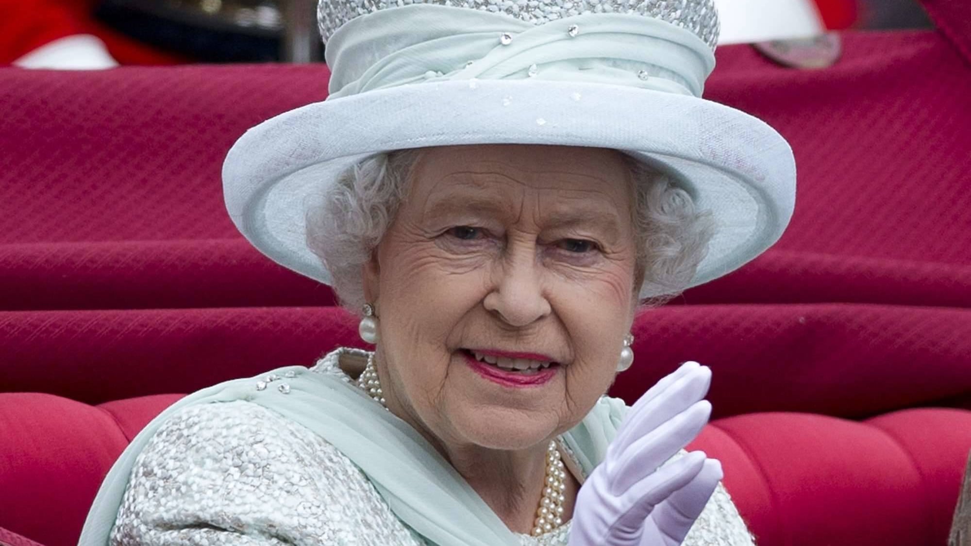 La regina offesa non vuole incontrare il presidente