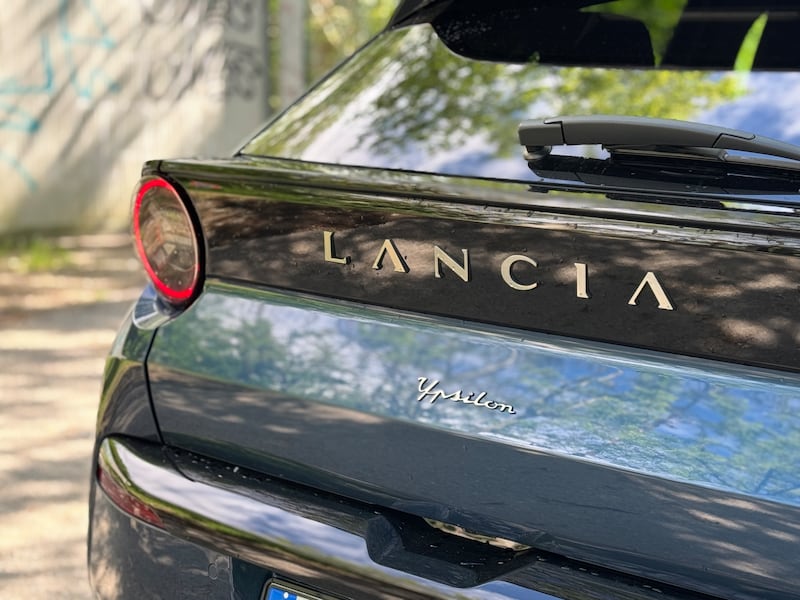 Lancia Ypsilon MHEV: guarda la gallery della nuova citycar premium italiana 9