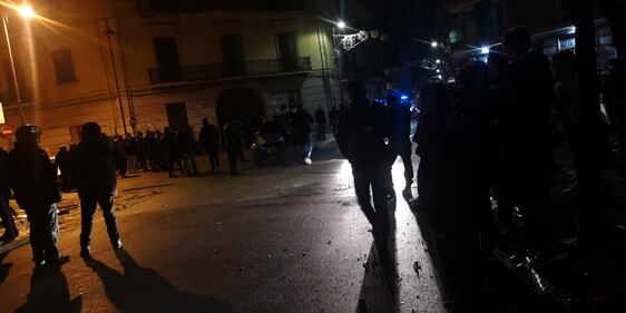 Afragola, bomba esplode contro autosalone 2